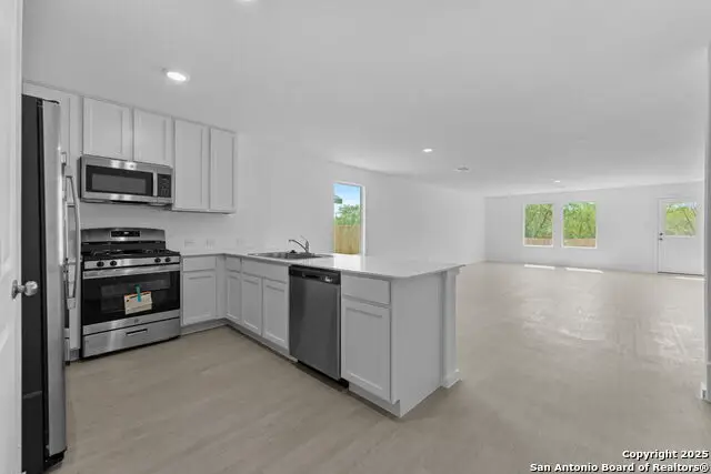 145 Autumn Trail, Floresville, TX 78114 - Image #2