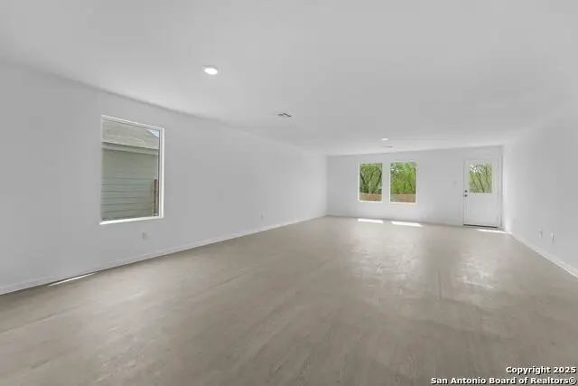 145 Autumn Trail, Floresville, TX 78114 - Image #3