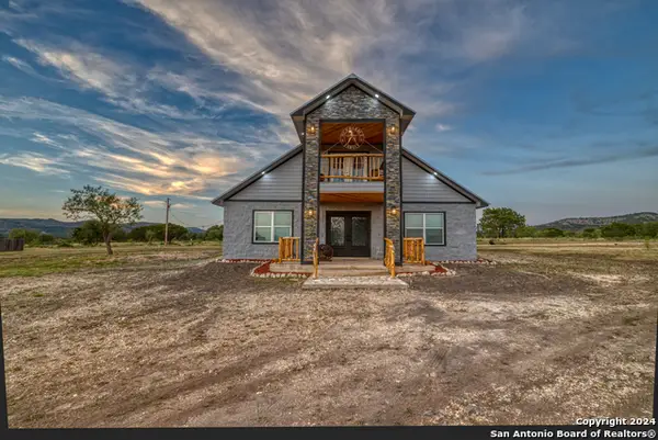 136 Cardinal Drive, Camp Wood, TX 78833