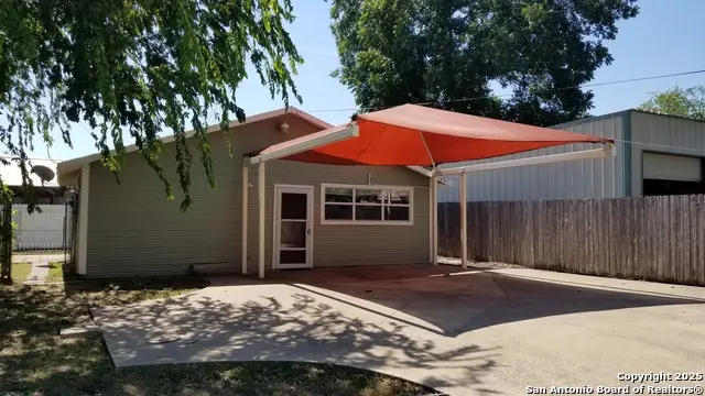 1123 W Coll, New Braunfels, TX 78130 - #3