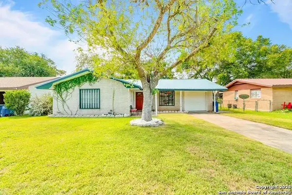 1006 E Fannin, Beeville,  78102