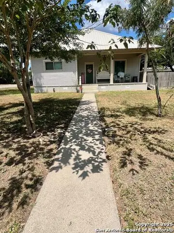 501 E Randall, Beeville,  78102