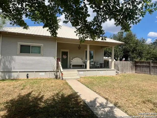 501 E Randall, Beeville, TX 78102 - #2