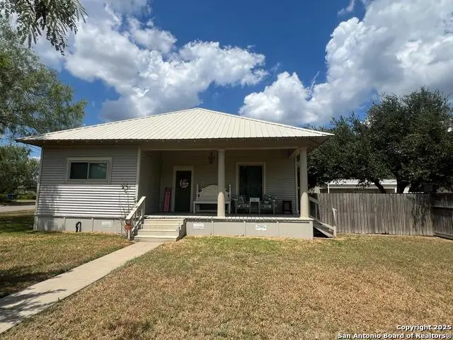501 E Randall, Beeville, TX 78102 - #3