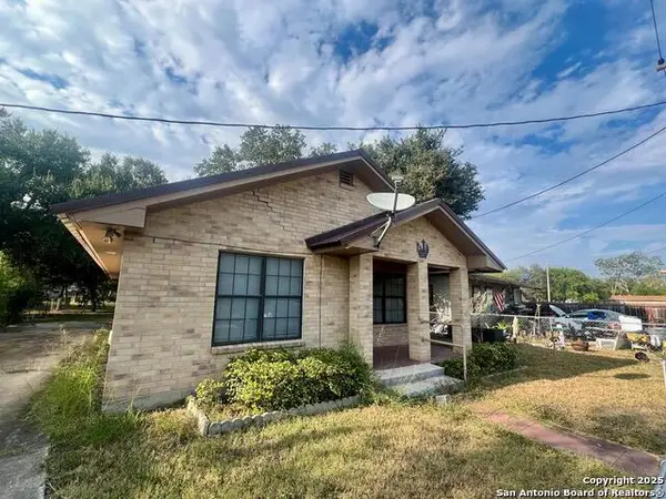 406 W Sylvia, Beeville,  78102