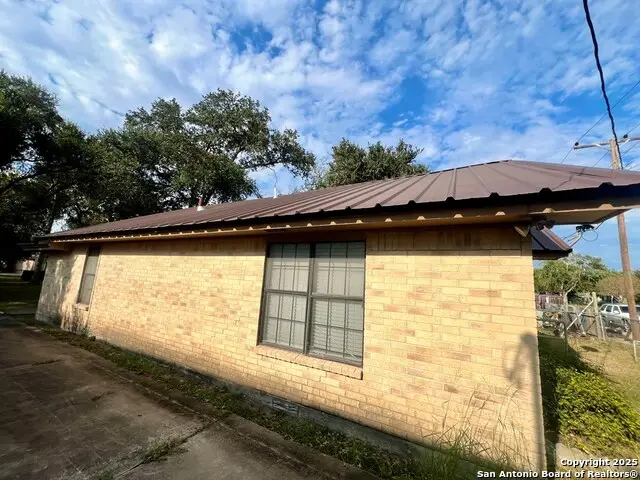 406 W Sylvia, Beeville, TX 78102 - #3