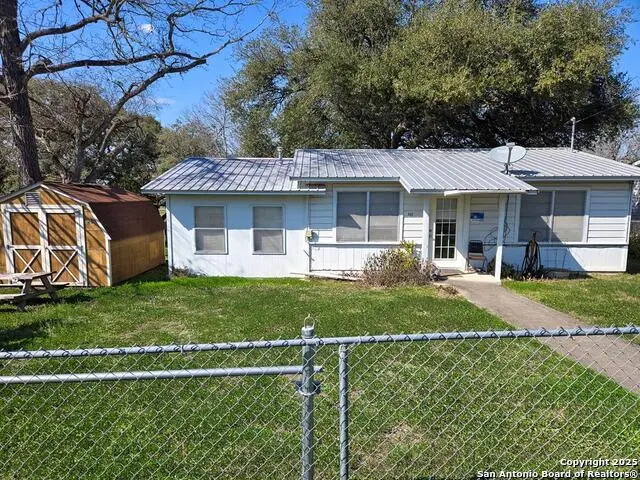 417 E Jones St., Pettus, TX 78146 - #1