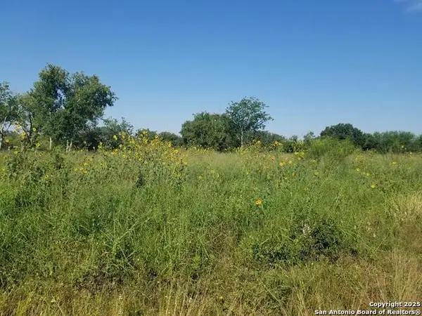 00 W Fm 673, Beeville,  78102