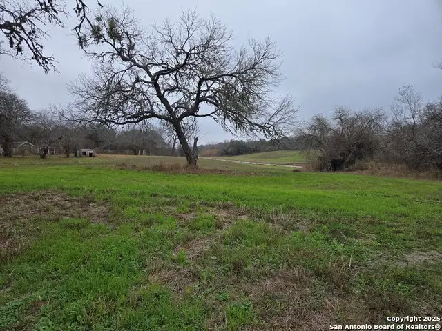 809 W Carter, Beeville, TX 78102 - #2