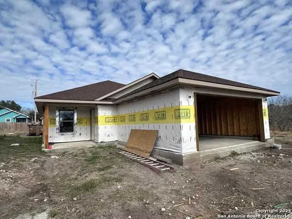808 W Bates, Beeville,  78102