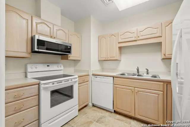 1 Towers Park Ln #402, San Antonio, TX 78209 - Image #2