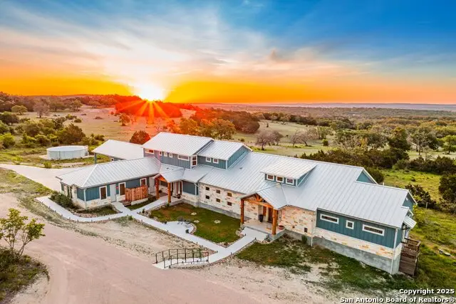 554 Seven Falls Dr, Fredericksburg, TX 78624 - #2