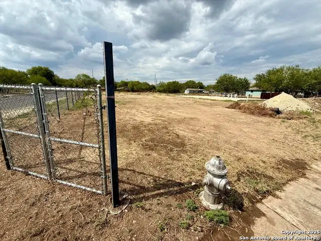 2331 34th, San Antonio, TX 78237 - Image #3