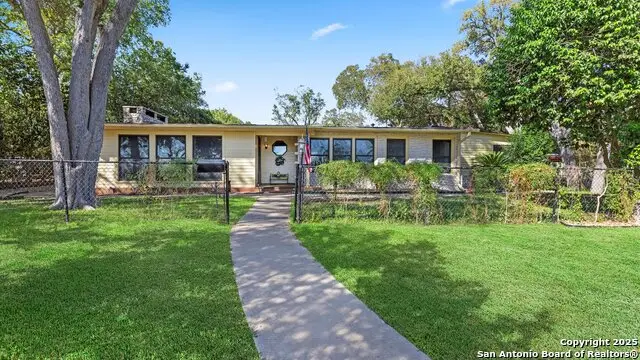 1049 Ivy Ln, Terrell Hills, TX 78209 - Image #1