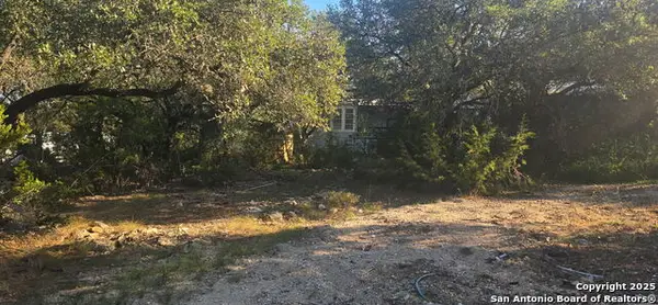 1327 Hedgestone, Canyon Lake, TX 78133