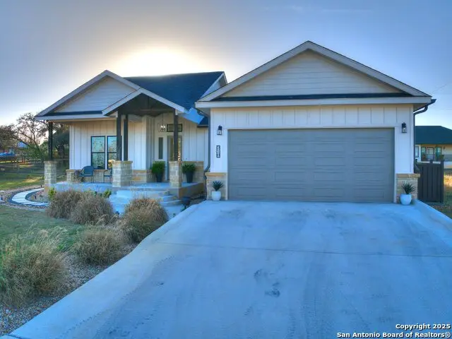 218 Edgewood Cir, Bandera, TX 78003 - #1