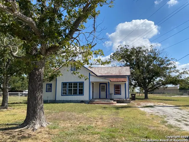 517 Center, Marion, TX 78124 - Image #1