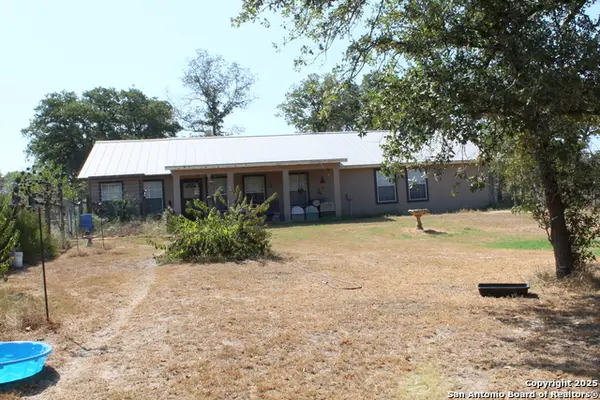 222 Oak Valley, La Vernia, TX 78121