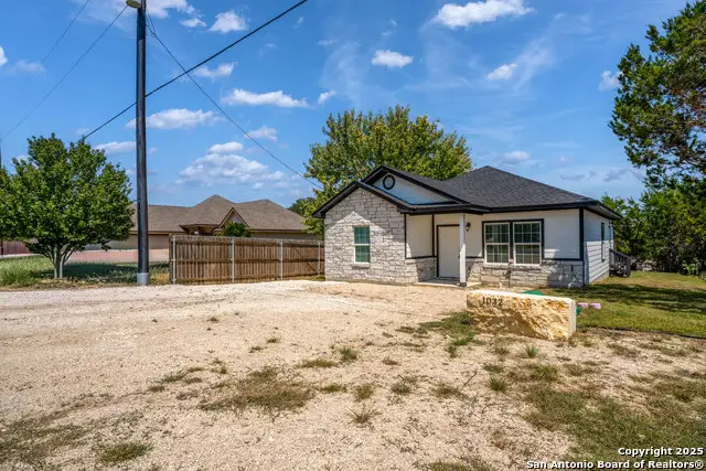 1032 Blueridge Dr, Canyon Lake, TX 78133 - Image #2