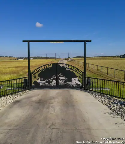 1271 Branch Rd, Geronimo, TX 78155