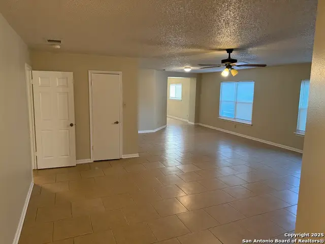 8015 Chestnut Gate, Converse, TX 78109 - Image #3