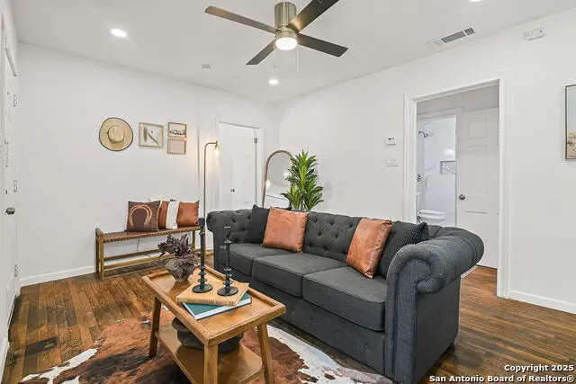 1634 W Ridgewood Ct, San Antonio, TX 78201 - Image #1