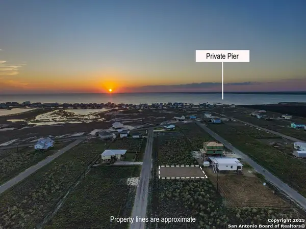 290 West Live Oak Ln, Rockport, TX 78382