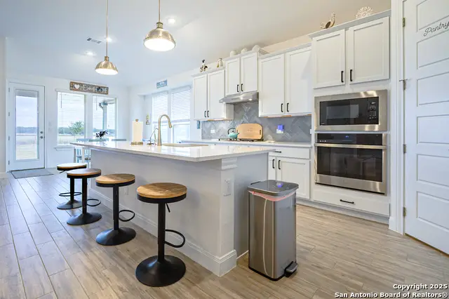 113 Scarlet Oak, Floresville, TX 78114 - Image #3