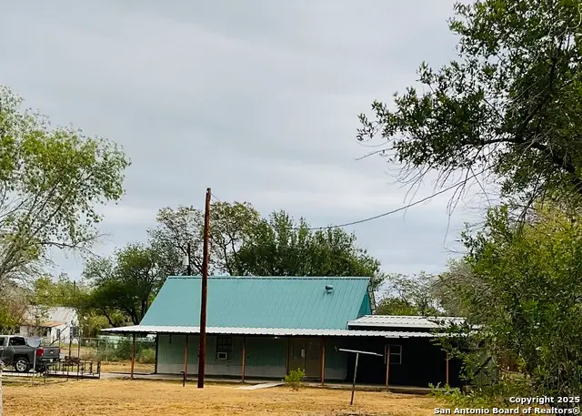 517 W Barnard, Sabinal, TX 78801 - Image #2