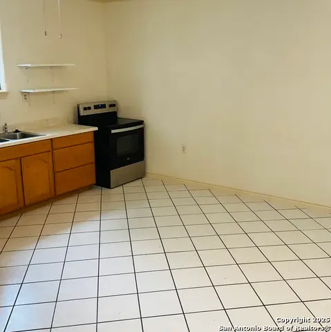 517 W Barnard, Sabinal, TX 78801 - Image #3