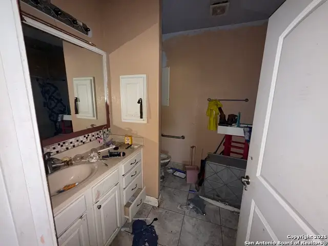 1006 E Taft St, Pearsall, TX 78061 - Image #3