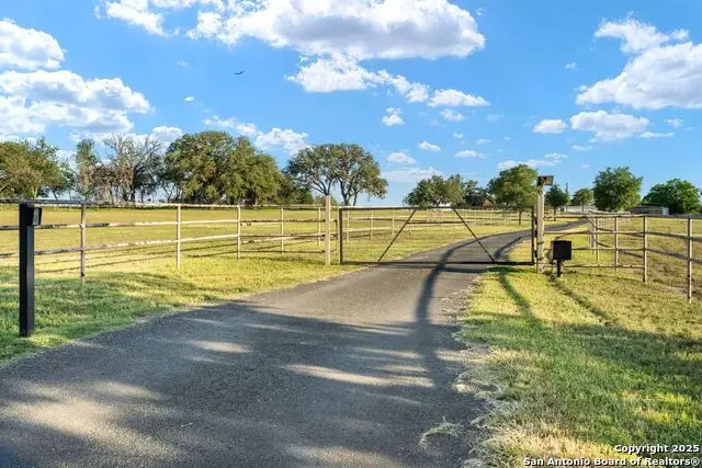 25 Zoeller, Boerne, TX 78006 - Image #1