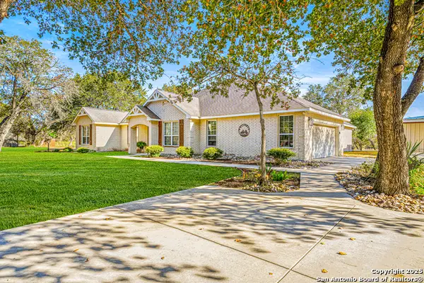 412 Cimarron, Floresville, TX 78114