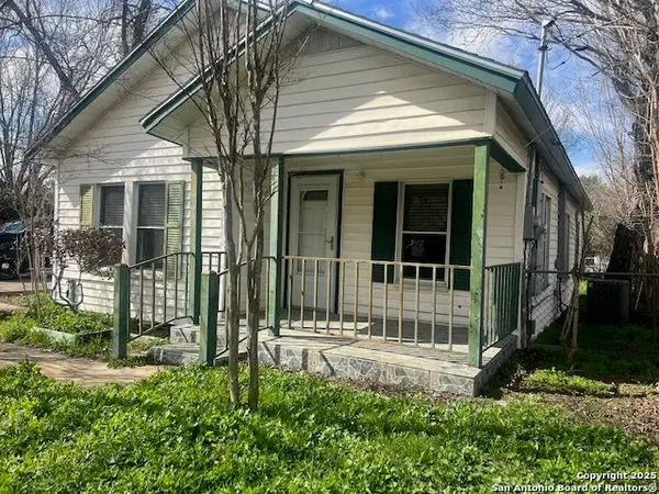 1117 Standish, Floresville, TX 78114