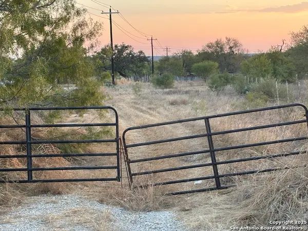 640 County Road 417, McCoy, TX 78113