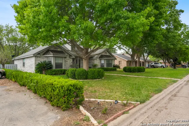 109 Weeping Willow, Uvalde, TX 78801 - Image #2