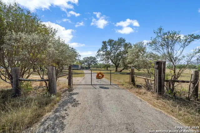 132 County Road 469, Castroville, TX 78009 - Image #1