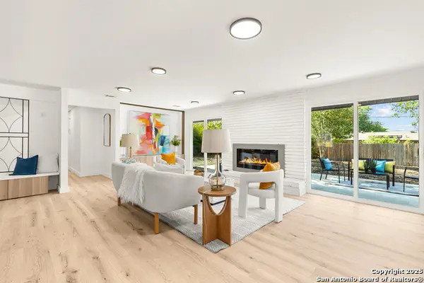 446 Spaceway Dr, Windcrest, TX 78239