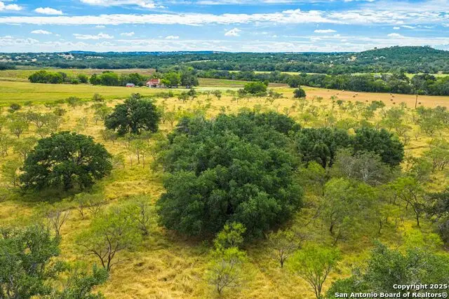 6754 North Grape Creek Rd, Fredericksburg, TX 78624 - Image #2