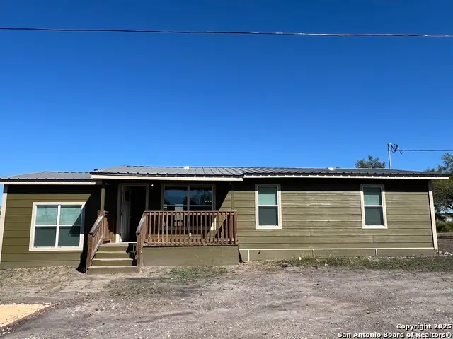 516 Schleicher, Karnes City, TX 78118 - Image #1