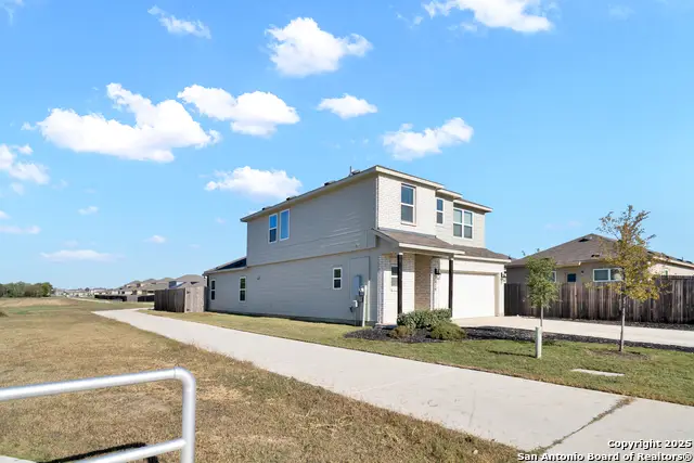 579 Jennifer, New Braunfels, TX 78130 - Image #3