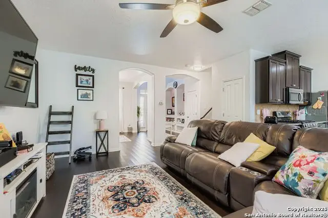 806 Horn Run, San Antonio, TX 78245 - Image #2