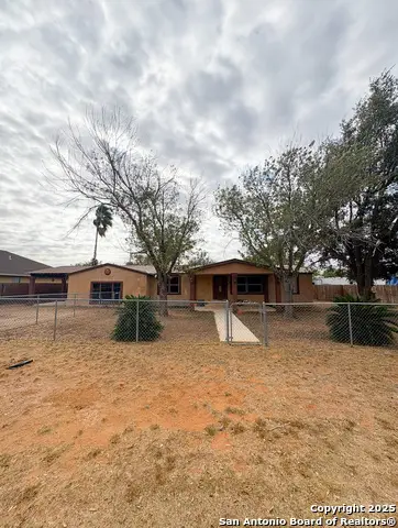 42 Mobile Rd, Cotulla, TX 78014 - Image #2