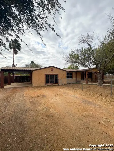 42 Mobile Rd, Cotulla, TX 78014 - Image #3