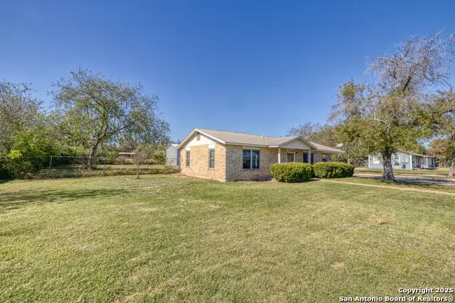 733 N Camp, Uvalde, TX 78801 - Image #3