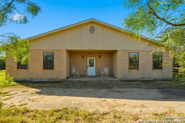 411 W Daniel, Uvalde, TX 78801 - Image #1