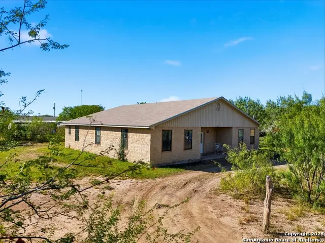 411 W Daniel, Uvalde, TX 78801 - Image #2