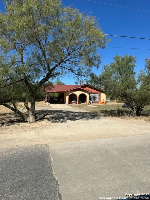 327 Carrizo Hill, Carrizo Springs, TX 78834 - Image #1