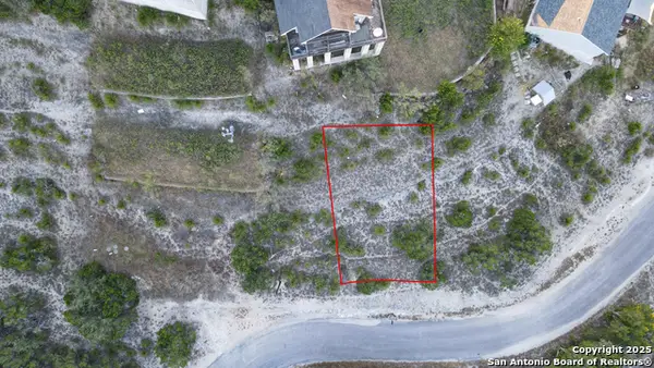 327 Valley Rdg, Canyon Lake, TX 78133