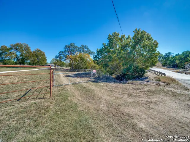 475 Oakridge Lane, Pipe Creek, TX 78063 - Image #3